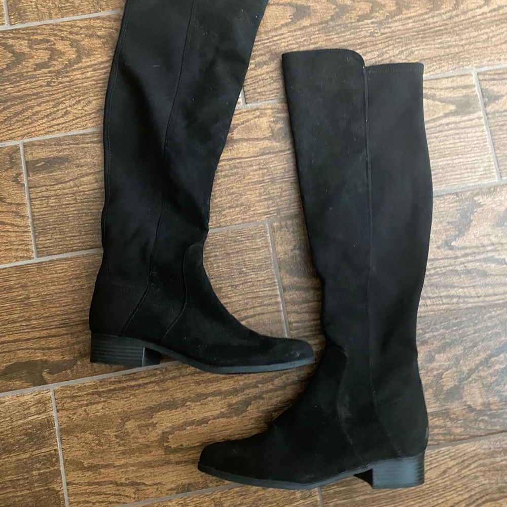Knee black boots